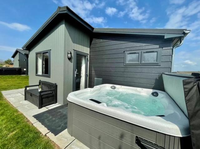 *Luxury Holiday Home With Hot Tub Close To Beach* Penally 외부 사진