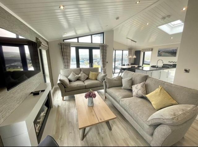 *Luxury Holiday Home With Hot Tub Close To Beach* Penally 외부 사진