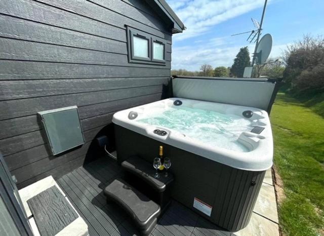 *Luxury Holiday Home With Hot Tub Close To Beach* Penally 외부 사진